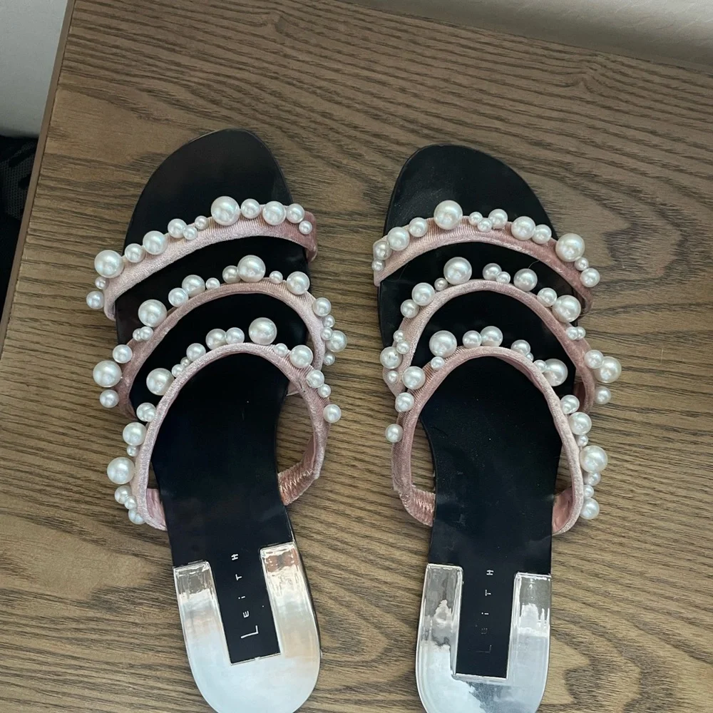 Sandals - Picture 1 of 9